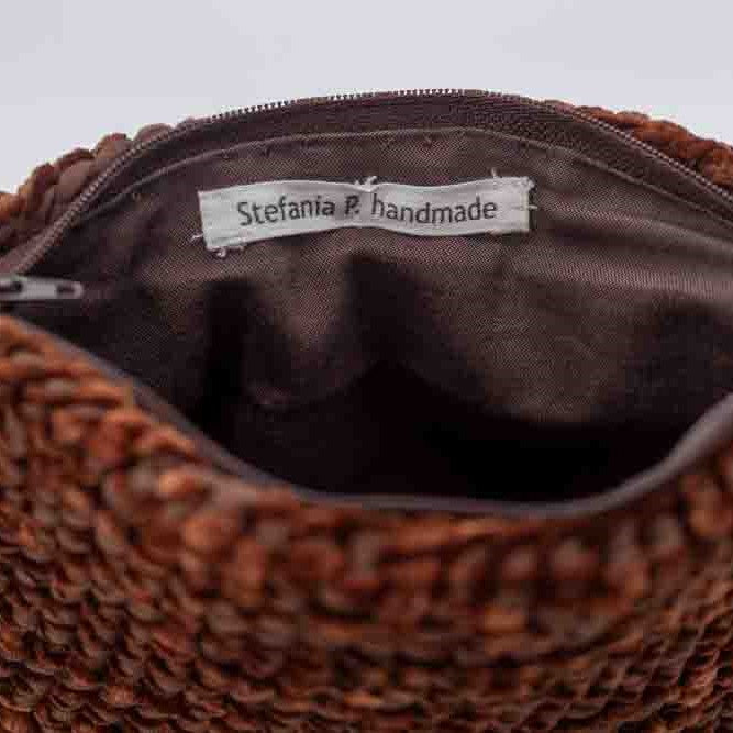 Dettaglio borsa Double Brown lavorazione uncinetto