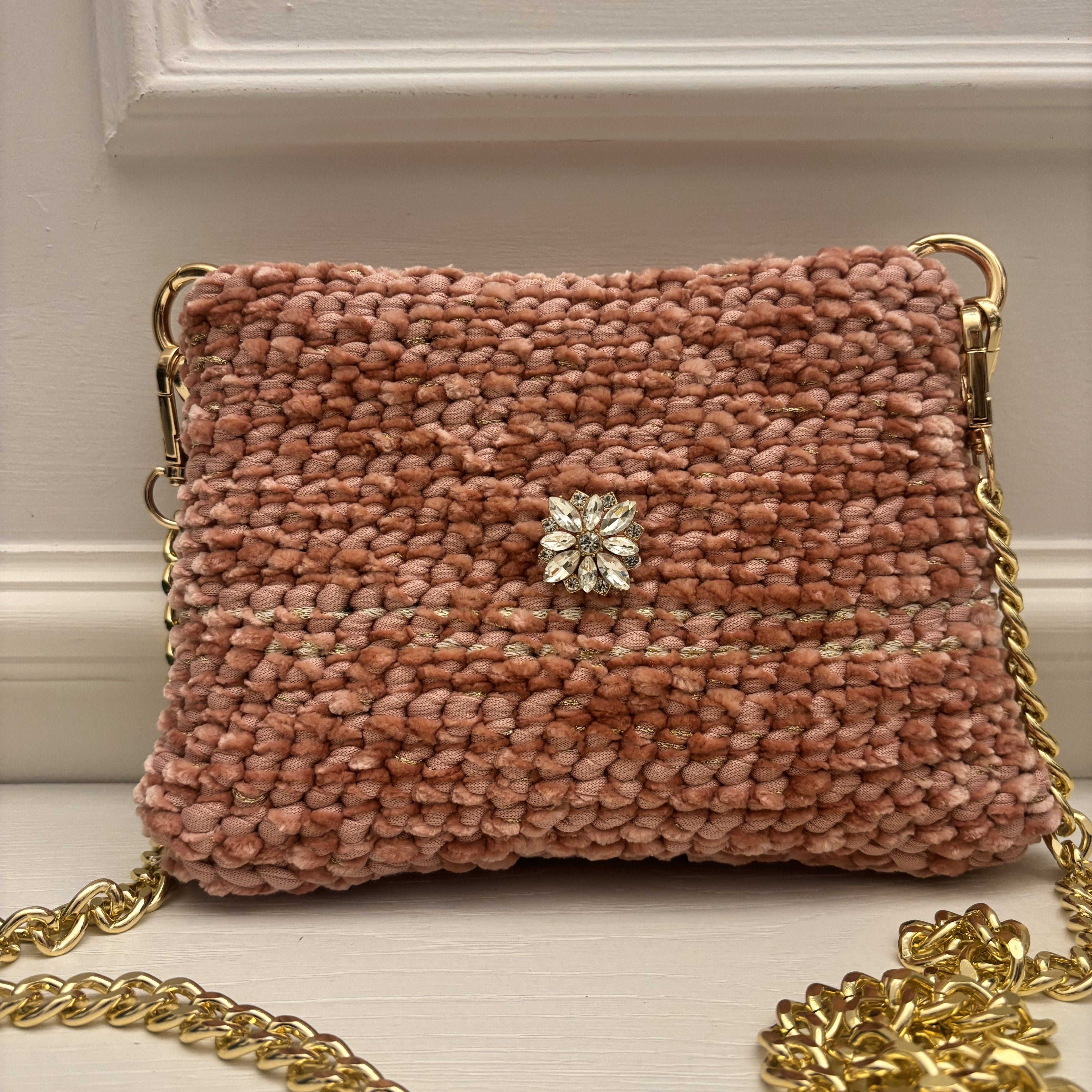 Borsa Pink Sparkles rosa con lurex oro e bottone gioiello