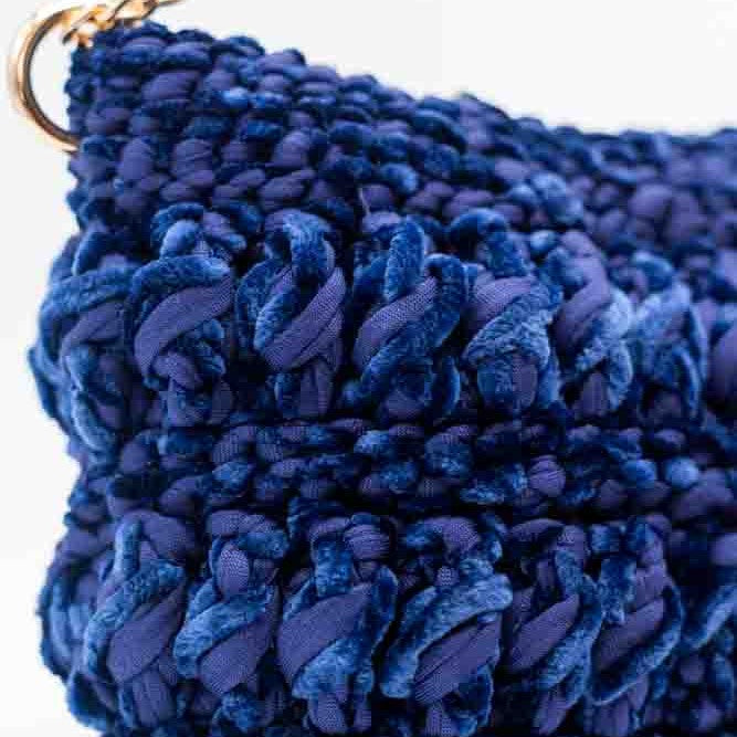 Dettaglio borsa Blu Night lavorazione punto rilievo