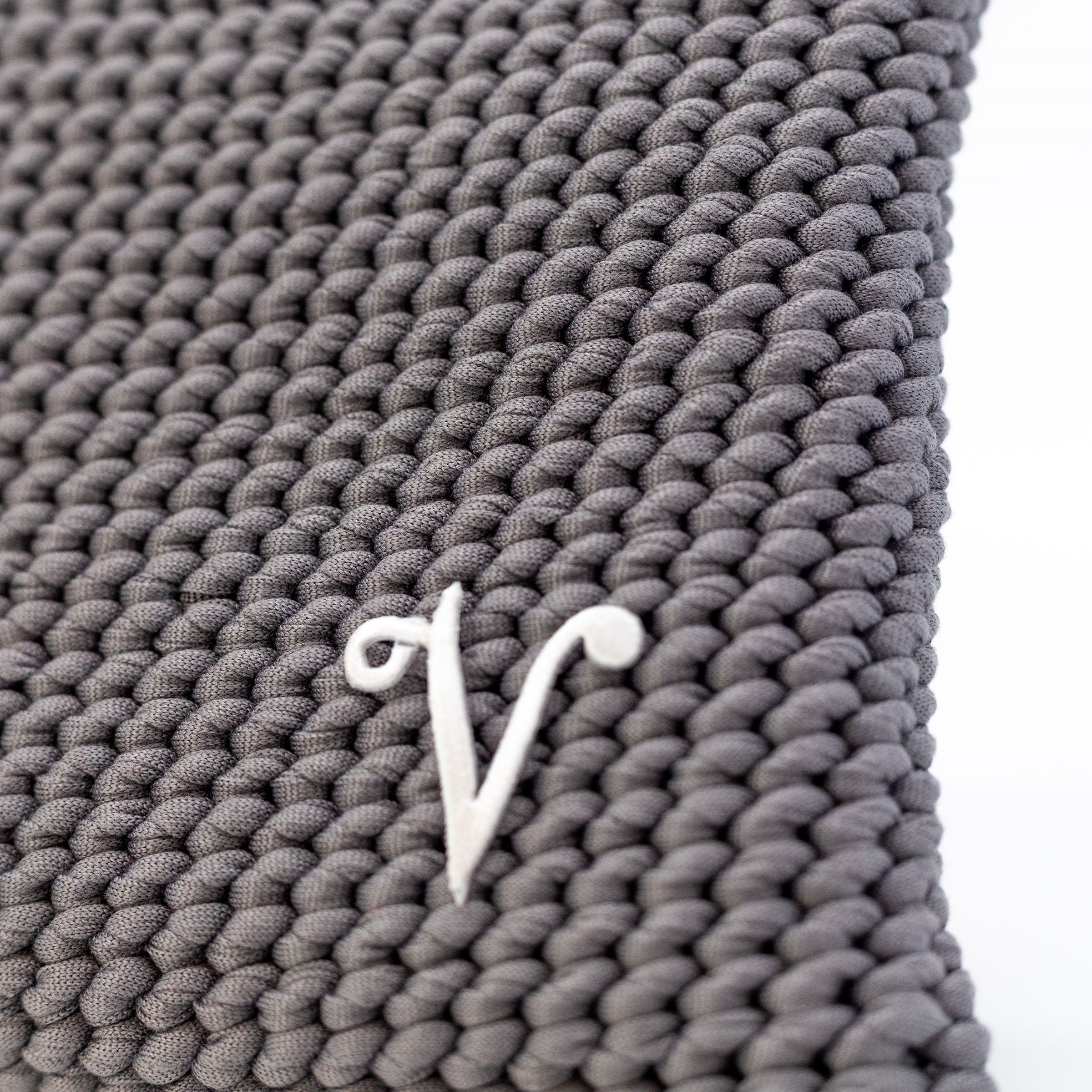 Pochette iniziali grande grigio scuro personalizzabile