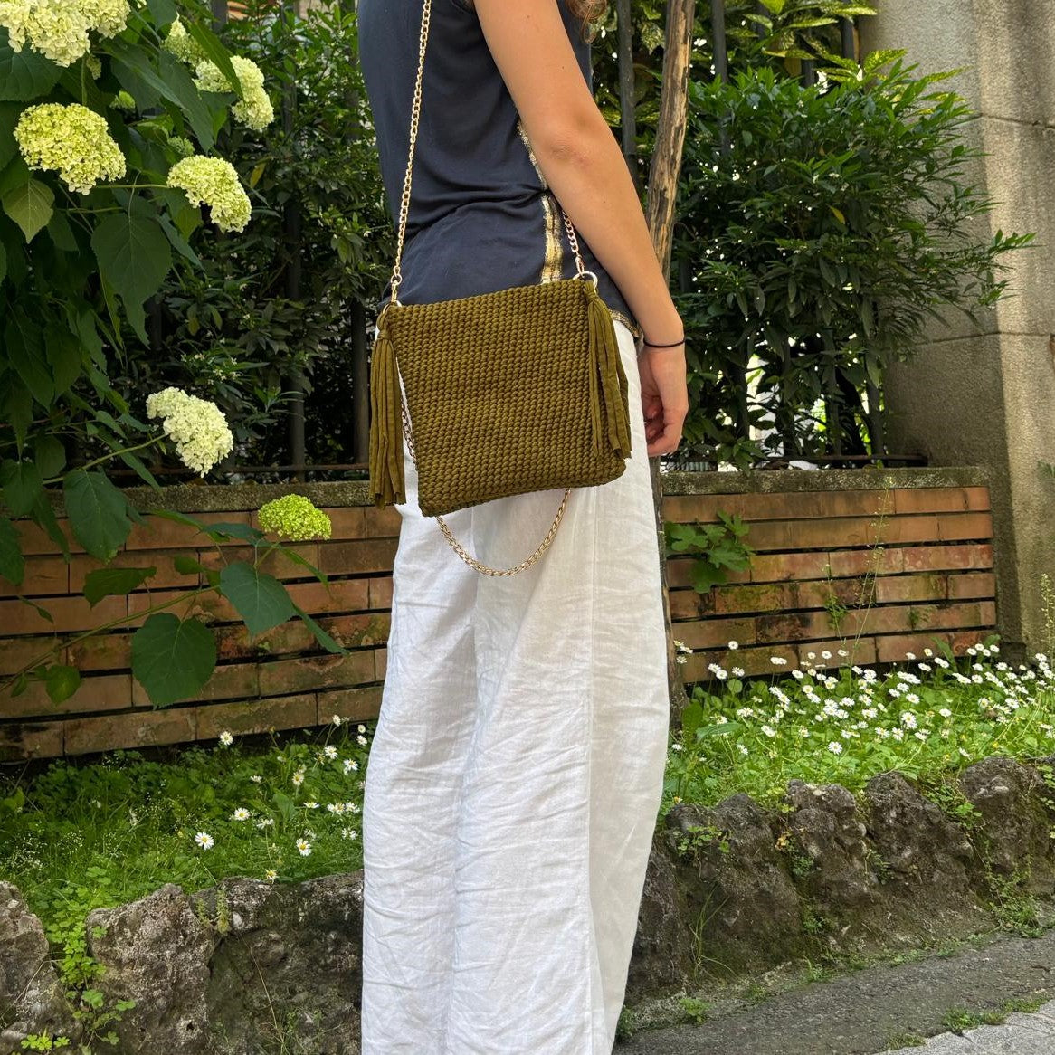 Dettaglio borsa Olive frange cotone e tracolla