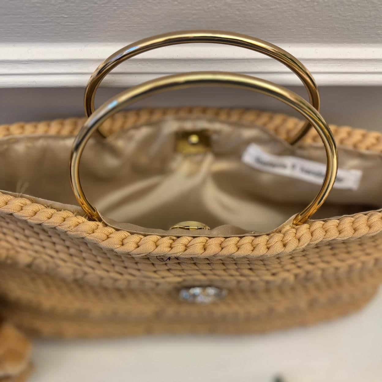 Dettaglio borsa Must Have gioiello decorativo