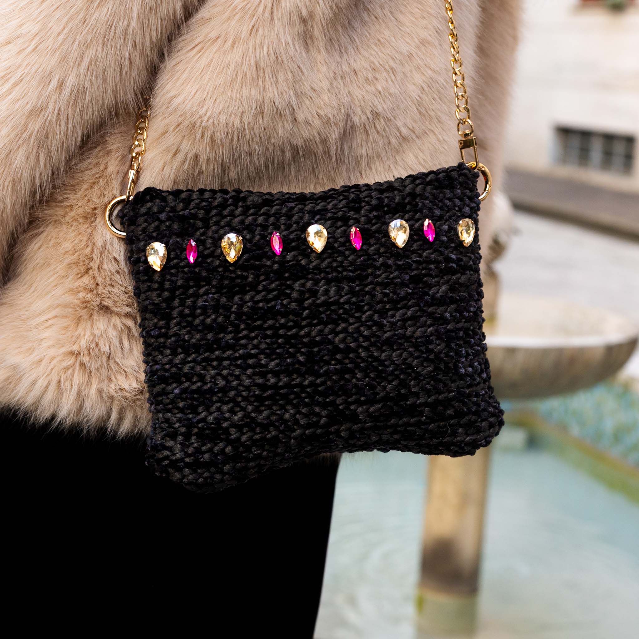 borsa diva noir artigianale indossata