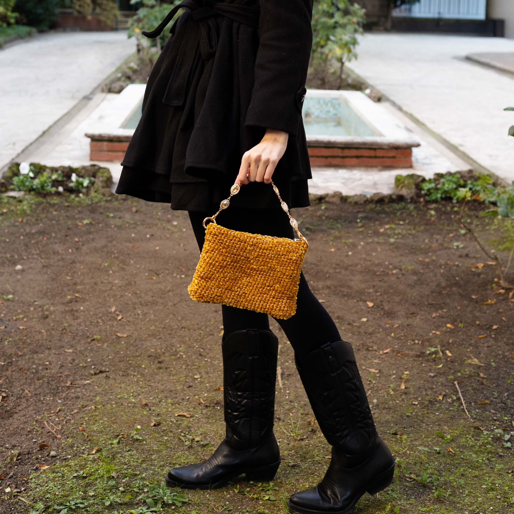 Borsa Golden Yellow vista frontale luminosa