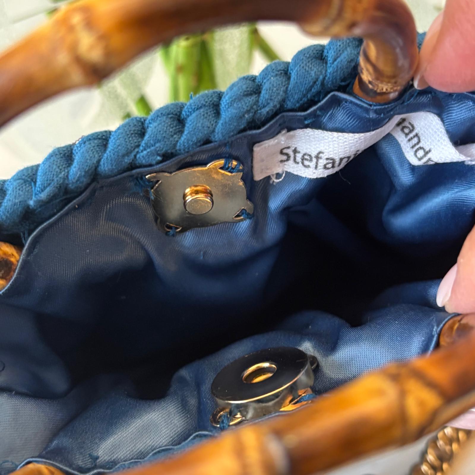 Mini borsa Blu vista laterale chiusura magnetica