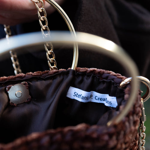 Borsa Ambra dettaglio manici e chiusura magnetica