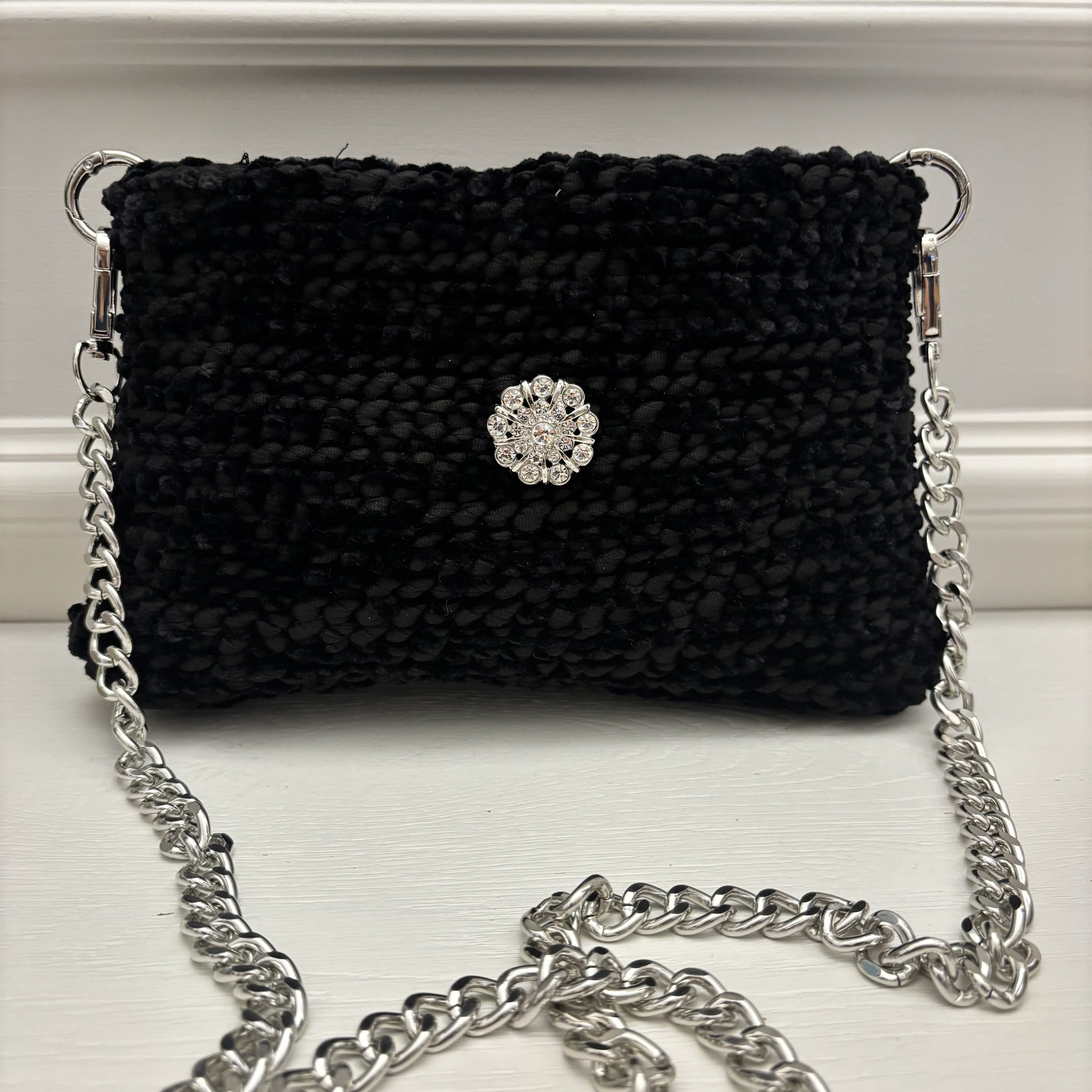 Borsa Notte di Cristallo nera ciniglia con bottone gioiello