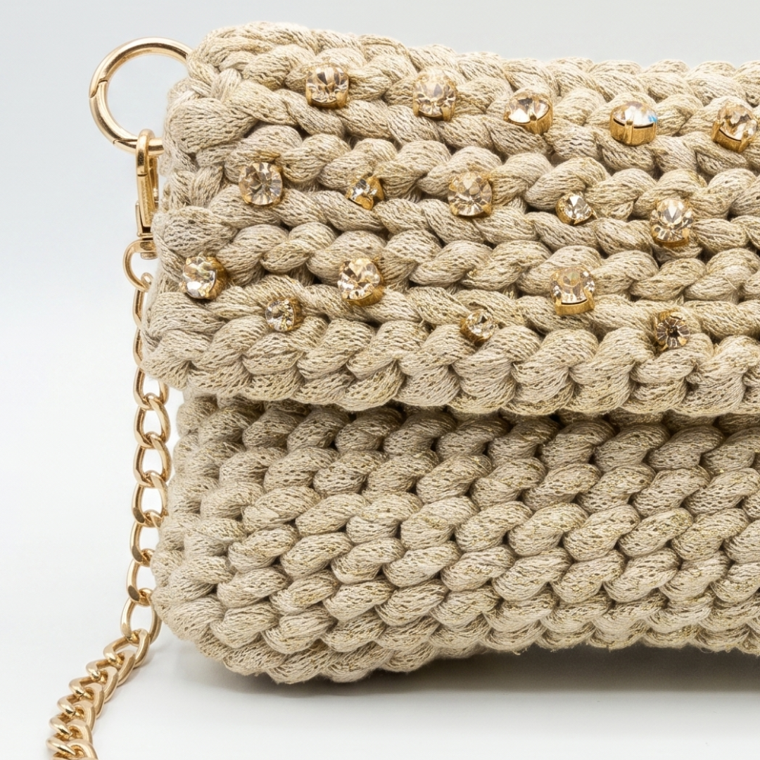 TRAMA DI STELLE - Borsa Crochet Beige con Cristalli e Catena Oro